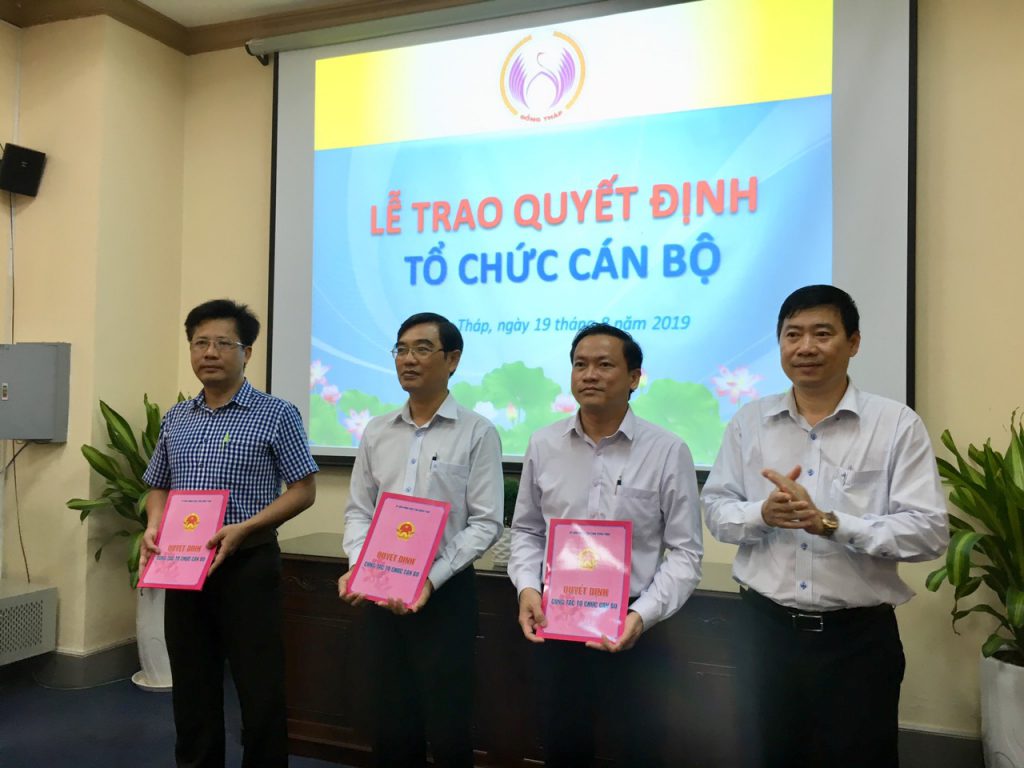 trao-quyet-dinh-to-chuc-can-bo-cho-trung-tam-xuc-tien-thuong-mai-du-lich-va-dau-tu-tinh