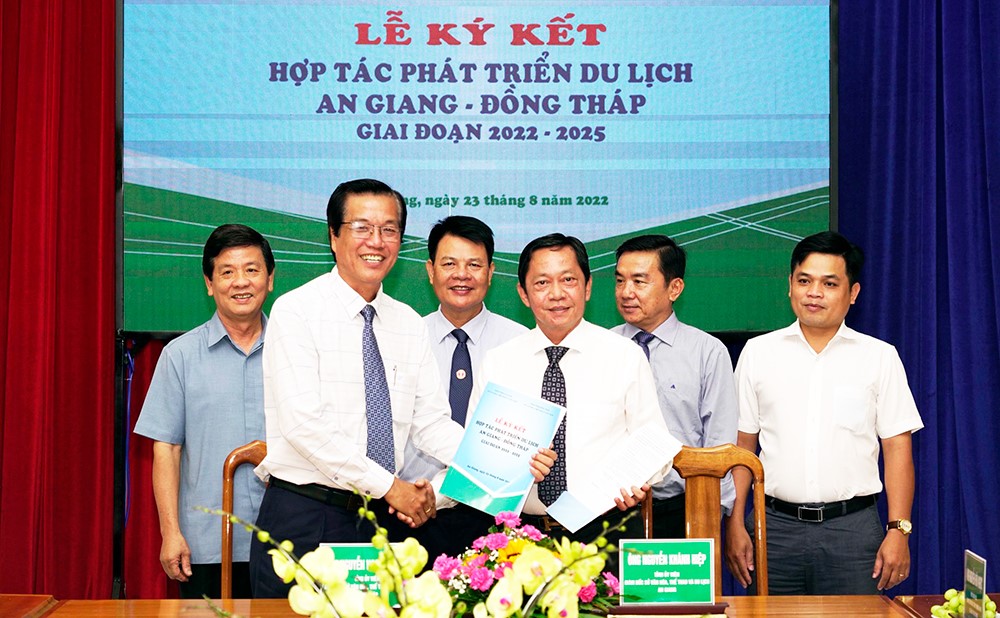 dong-thap-va-an-giang-ky-ket-hop-tac-phat-trien-du-lich-giai-doan-2022-2025